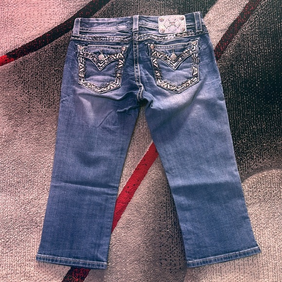 Ladies Miss Me Signature Crop - Picture 2 of 8